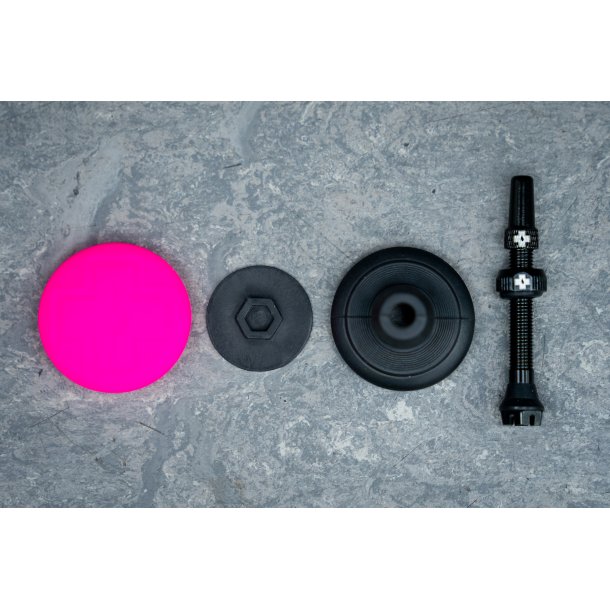 MUC-OFF Tubeless Air Tag Holder Black/pink