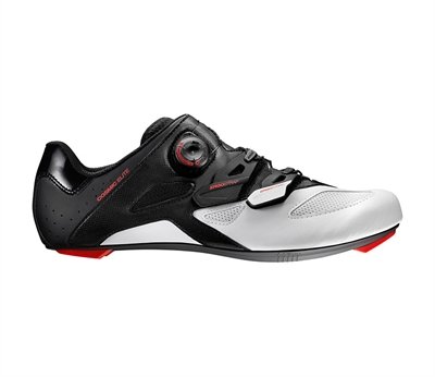Lindbergsport har fået den nye Mavic Cosmic Elite sko på lager. Dens lave vægt er takket være Energy carbon ydersål og tynd konstruktion. Energy Ramme og hæl giver